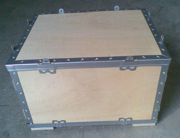 钢边木箱